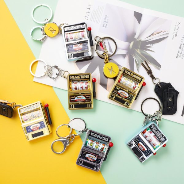 mini slot machine keychain